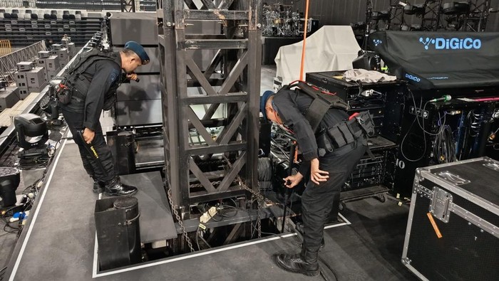 What Happened During: Brimob Polda Metro Sterilisasi Indonesia Arena Jelang Konser One Ok Rock