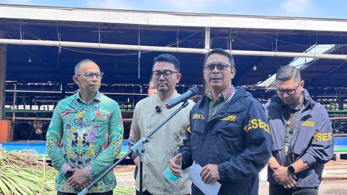 polda-metro-dan-dkpp-dki-jakarta-melakukan-pengecekan-hewan-kurban-di-perumda-dharma-jaya-beliadetikcom-1779341998492_169