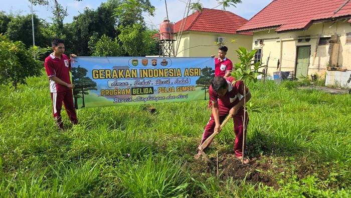 polda-sumsel-melaksanakan-gerakan-nasional-indonesia-asri-dengan-menanam-550-bibit-pohon-buah-ditanam-di-21-kawasan-aspol-1779527198759_169