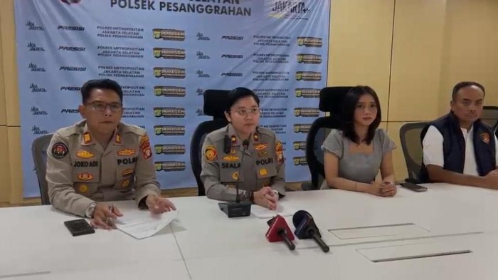 polisi-mengamankan-wanita-diduga-menganiaya-penumpang-jaklingko-di-jaksel-polisi-mengatakan-wanita-tersebut-belum-genap-satu-t-1779525189472_169