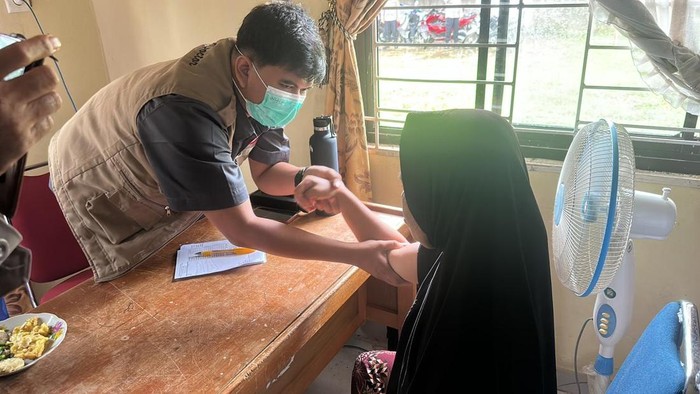 polres-kuansing-menghadirkan-klinik-apung-untuk-warga-pesisir-sungai-cerenti-1778758131729_169