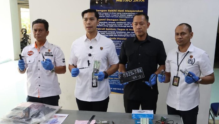 Polres Depok Tangkap 6 Maling – 11 Motor Disita