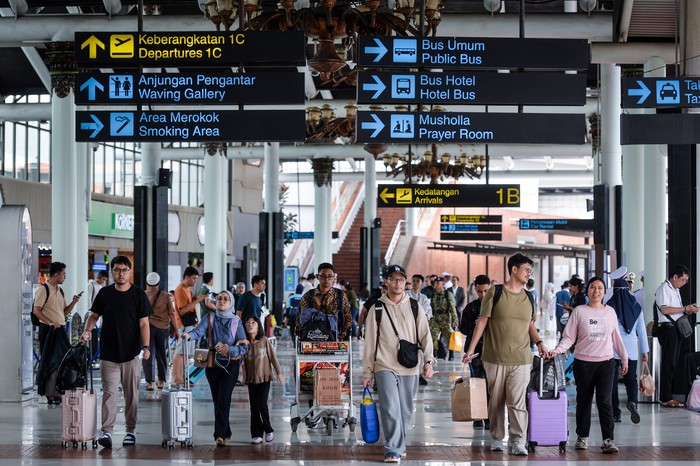 potret-bandara-soetta-mulai-padat-saat-arus-balik-1774347044109