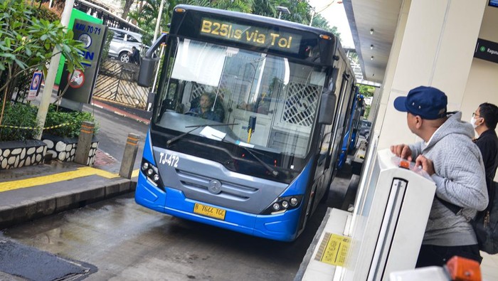 pramono-anung-resmikan-rute-baru-tj-terminal-bekasi-galunggung-1751515862304_169
