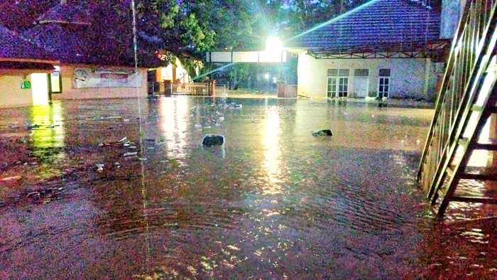 puskesmas-palabuhanratu-kembali-terendam-banjir-akibat-luapan-sungai-ciranca-setelah-hujan-deras-mengguyur-wilayah-kabupaten-s-1779629998519_169