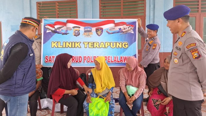 rogram-jalur-polda-riau-turun-ke-pelosok-desa-di-pelalawan-salurkan-bantuan-ke-masyarakat-1779627331575_169