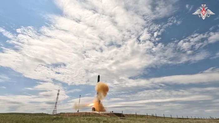 Rusia Pamer Kekuatan Rudal Nuklir Strategis Sarmat