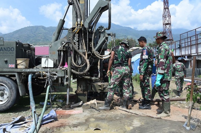 satgas-prr-percepat-pembangunan-sumur-bor-dan-mck-bagi-penyintas-1779285420352