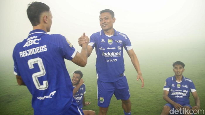 sejarah-persib-juara-3-kali-beruntun-liga-1779543572493_169
