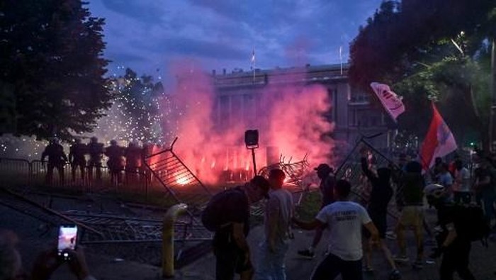 serbia-politics-demo-1779593460358_169