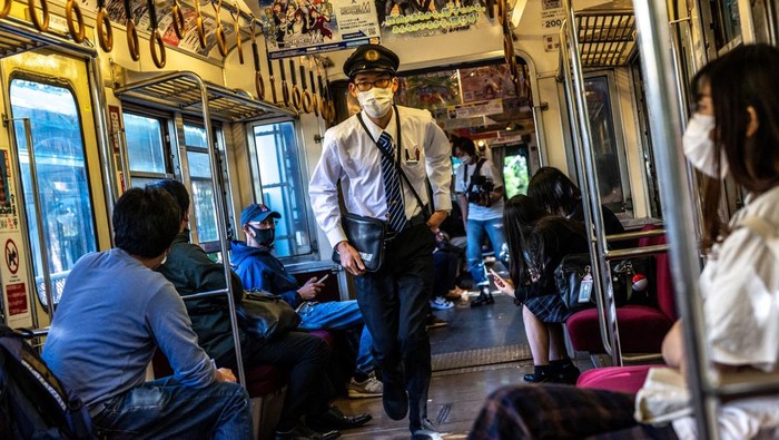 siasat-kereta-di-pedesaan-jepang-yang-mulai-ditinggal-penumpang-7_169