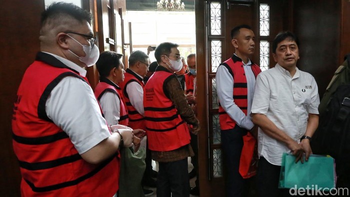 sidang-perdana-kasus-lpei-jaksa-dakwa-8-terdakwa-rugikan-negara-hampir-rp1-triliun-1779087545393_169