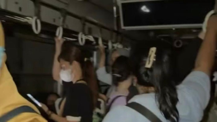 situasi-gerbong-rangkaian-mogok-di-rute-krl-duri-tangerang-dok-pribadi-1779807552895_169