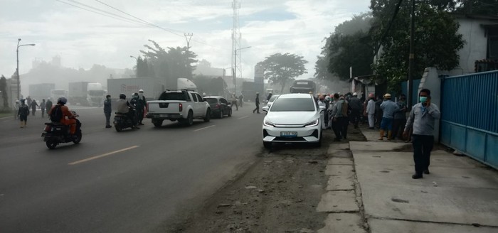 suasana-sekitar-pabrik-kimia-di-cilegon-usai-ledakan-terjadi-iqbaldetikcom-1779697814671