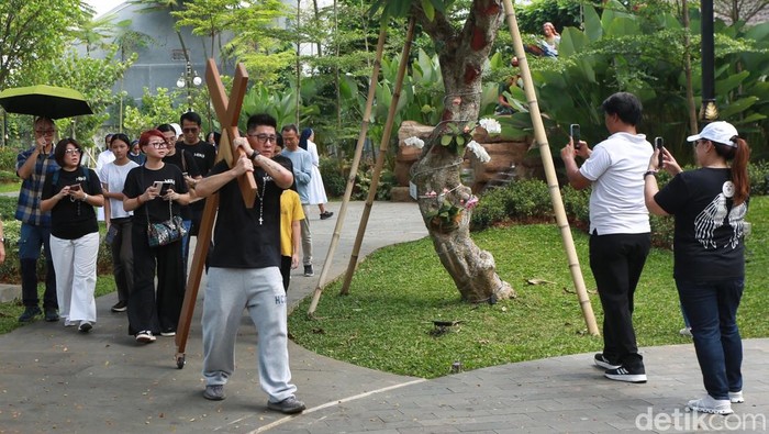 Historic Moment: Taman Doa di Jakbar Diserbu Umat Kristiani Saat Kenaikan Yesus Kristus
