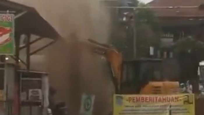 tangkapan-layar-semburan-pipa-gas-di-bekasi-1780110216588_169
