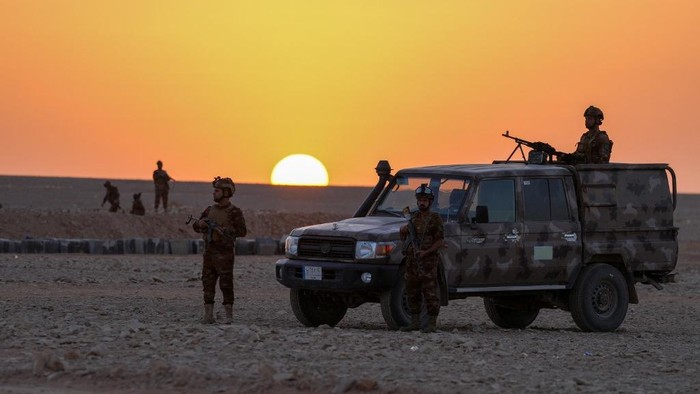 tentara-irak-berpatroli-di-perbatasan-irak-arab-saudi-1779171182337_169