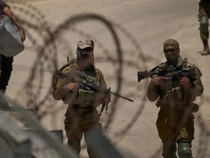 tentara-israel-berjaga-di-area-dataran-tinggi-golan-yang-terletak-di-perbatasan-suriah-1764320846695_43