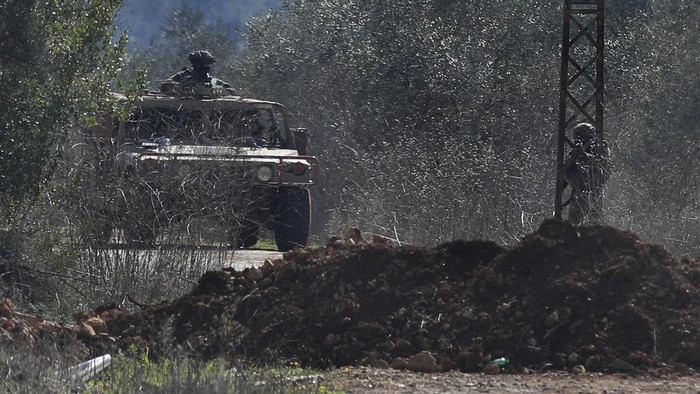 tentara-israel-jegal-warga-lebanon-pulang-ke-rumah-1_169