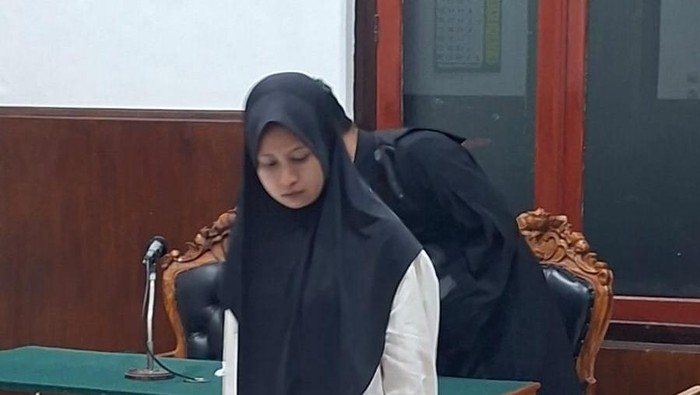 terapis-spa-di-surabaya-nur-hasannah-usai-menjalani-sidang-di-pn-surabaya-1779760380282_169