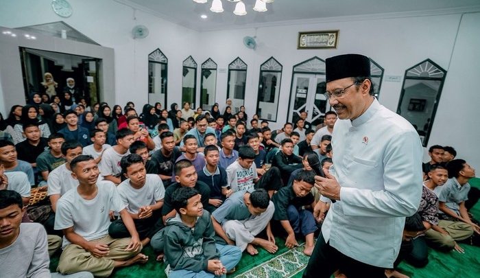 Facing Challenges: Ukir Prestasi, Gus Ipul Apresiasi Siswa Sekolah Rakyat Surakarta