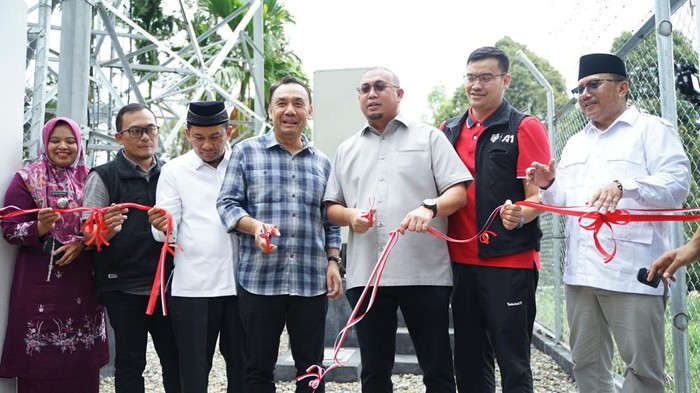 Solving Problems: Berantas Blank Spot, Andre Rosiade Resmikan BTS Telkomsel di Malalak Selatan Sumbar