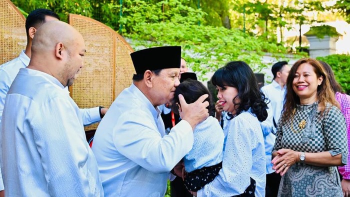 wni-tak-menyangka-idul-adha-bareng-prabowo-di-wisma-indonesia-paris-1779876160670_169