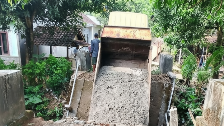 Pemkab Tinjau Jembatan Antardesa Ambruk di Sumur Pandeglang