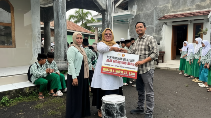 Historic Moment: Legislator Gerindra Beri Bantuan Alat Marching Band untuk PAUD Nurul Almi