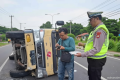 Official Announcement: Mobil Boks Terguling di Jalan Daan Mogot, Pengendara Diimbau Berhati-hati