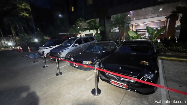 Penampakan Mobil Mercy-Motor Triumph Hasil KPK OTT Pejabat Imigrasi Jakbar