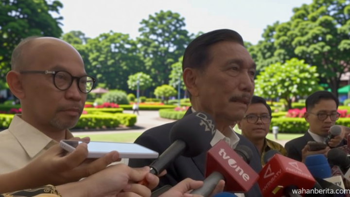 Topics Covered: Luhut Ungkap Isi Pertemuan Chatib Basri dkk dengan Prabowo di Istana
