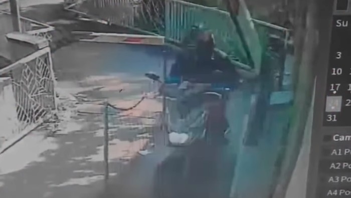 bukannya-memastikan-keamanan-petugas-satpam-rs-di-cileungsi-kabupaten-bekasi-malah-cosplay-untuk-mencuri-motor-di-tempat-kerja-1781009595526_169