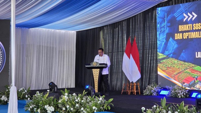 bupati-sukabumi-asep-japar-mengapresiasi-program-bantuan-sosial-bansos-bedah-rumah-yang-digagas-kementerian-imigrasi-dan-pemas-1781100328217_169