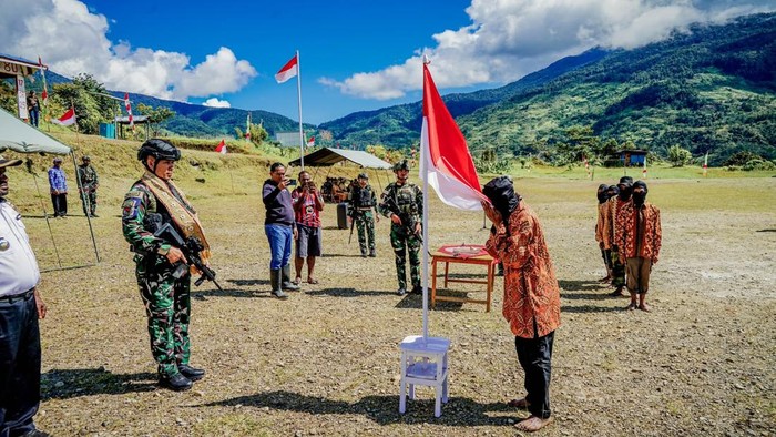 delapan-anggota-opm-nyatakan-diri-kembali-ke-nkri-1781167474727_169