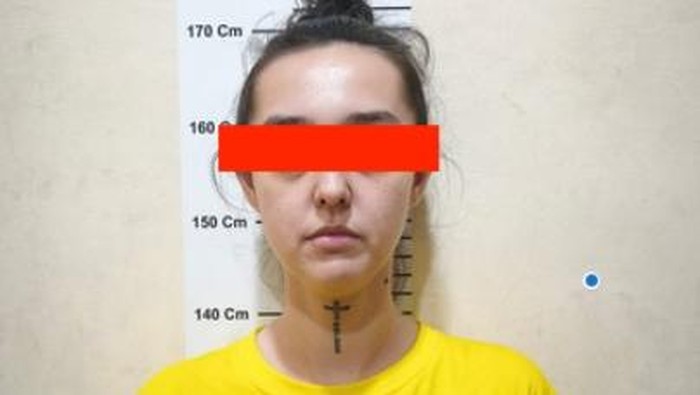 f-mantan-artis-yang-jadi-model-dalam-komplotan-scammer-jaringan-internasional-bermarkas-di-solo-baru-sukoharjo-diunggah-senin-1780316744132_169