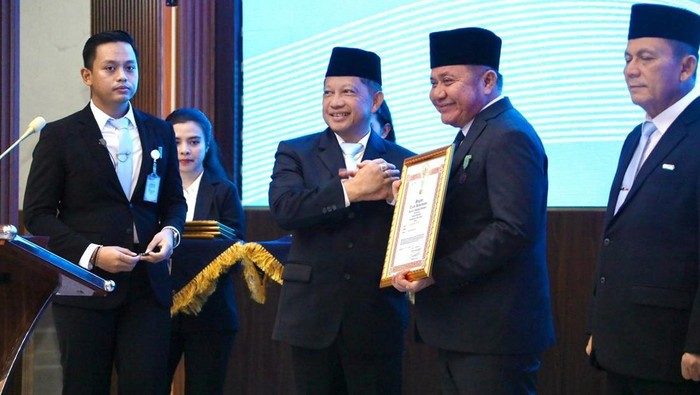 Key Strategy: Gubernur Sumsel Raih Tanda Kehormatan Satyalancana Wira Karya dari Prabowo