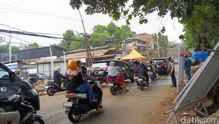 jalan-raya-lenteng-agung-mengarah-ke-depok-senin-162026-1780296535616_169