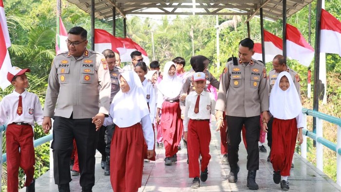 jembatan-merah-putih-di-kampar-riau-1780767459378_169
