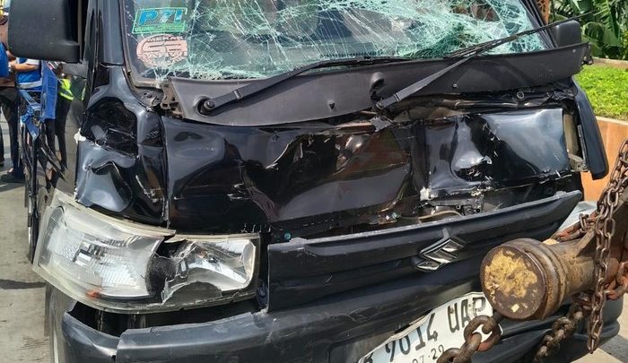4 Mobil Tabrakan Beruntun di Tol JORR – Kendaraan Rusak Parah