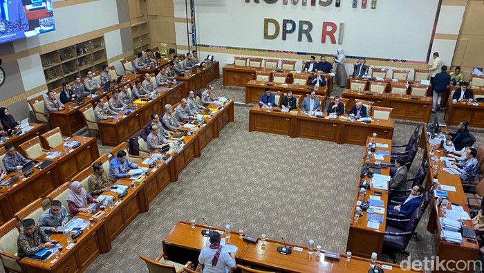 komisi-iii-dpr-rapat-dengan-wakapolri-dan-kepala-ppatk-1781667016205_169