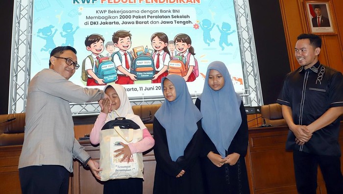 Historic Moment: KWP Bersama BNI Salurkan 2.000 Paket Peralatan Sekolah di 3 Provinsi