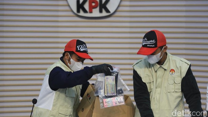 logam-mulia-hingga-uang-dolar-dipamerkan-dalam-ott-imigrasi-1780571220816_169