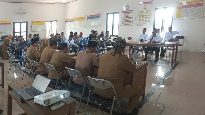 musdesus-desa-turitempel-guntur-demak-menindaklanjuti-viralnya-unggahan-soal-perangkat-desa-pesta-miras-di-kantor-saat-jam-ker-1781602205825_169