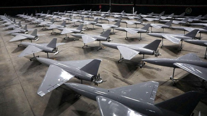 penampakan-1000-drone-baru-militer-iran-4_169