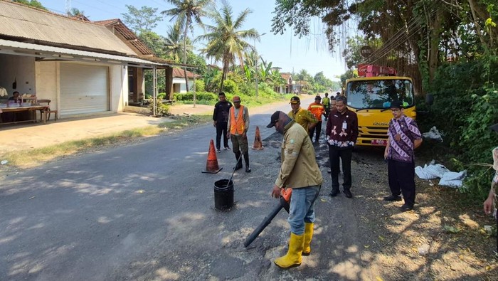 perbaikan-ruas-jalan-jepara-keling-1781184748168_169