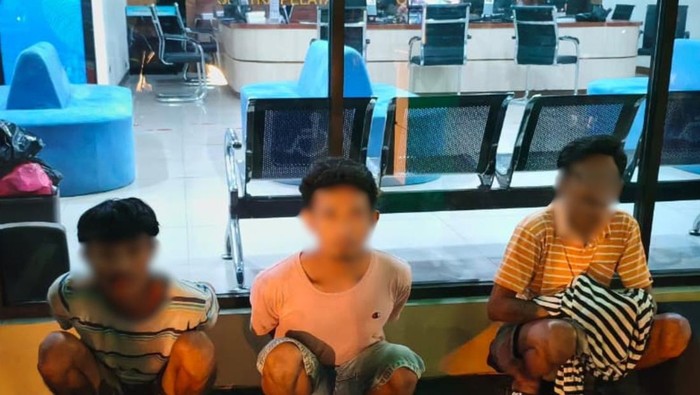 petugas-gabungan-patroli-kompi-4-batalyon-b-pelopor-mengamankan-tiga-pria-yang-membawa-sabu-di-warakas-jakarta-utara-jakut-dok-1780627470291_169