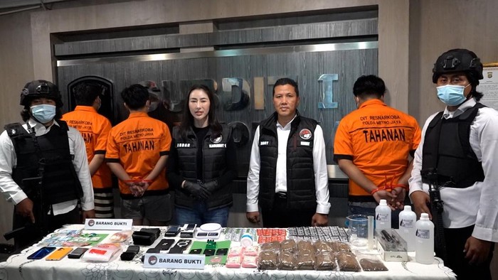 polda-metro-jaya-membongkar-home-industry-narkoba-di-jaktim-dan-menangkap-dua-pelaku-dok-ist-1781495998164_169