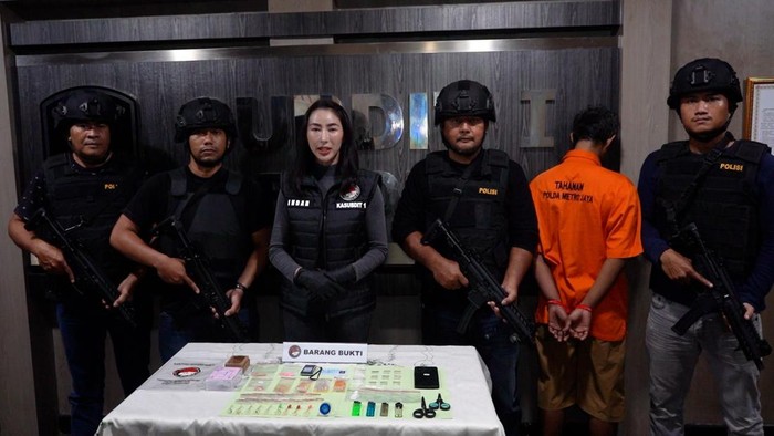 polda-metro-jaya-menangkap-pengedar-sabu-yang-menyasar-remaja-di-jakarta-barat-1781234099098_169