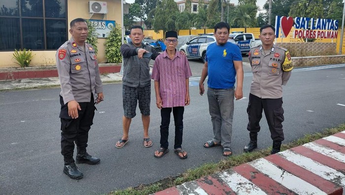 polisi-menangkap-kakek-berinisial-at-66-usai-menikam-ponakannya-inisial-wr-56-di-polman-1780837291938_169